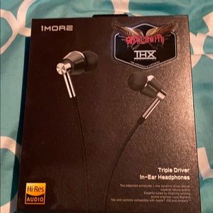1Moee Triple Driver In-Ear Headphones
